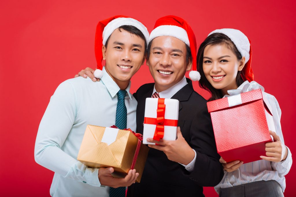 6 Amazing Christmas Gift Ideas for Your Employees in Singapore